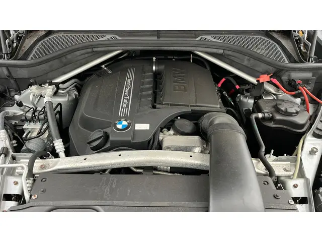 BMW X5 XDrive35i High Executive 2014 Benzine 17