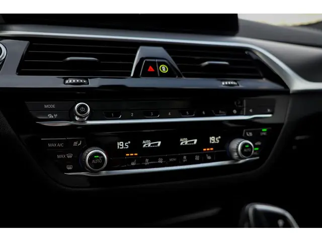 BMW 5 Serie 530e High Executive 2022 Hybride Benzine 18