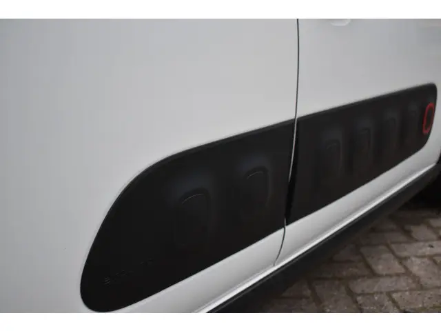 Citroën C3 PureTech 110 Shine 2020 Benzine 36