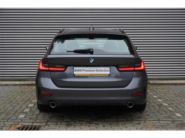 BMW 3 Serie Touring 330e 2021 Hybride Benzine 5