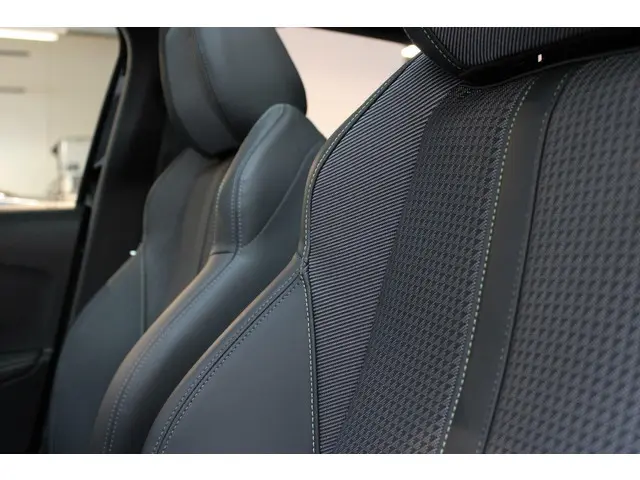 Peugeot e-208 EV GT Pack 50 kWh | PANO | 2022 Elektrisch 3