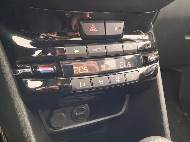 Peugeot 2008 1.2 PureTech Allure 2016 Benzine 9