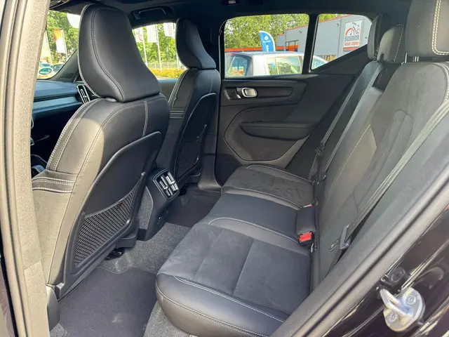 Volvo XC40 2.0 B4 Plus Dark 2024 Hybride Benzine 7