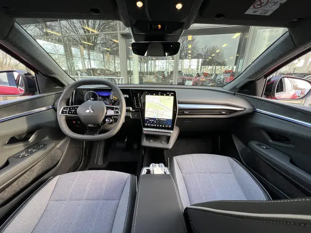 Mitsubishi Eclipse Cross Intense 87 kWh 2025 Elektrisch 3