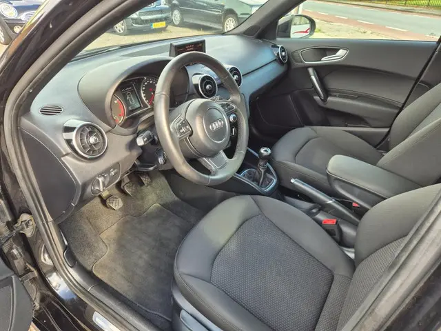 Audi A1 Sportback 1.2 TFSI Admired S-line 2013 Benzine 9