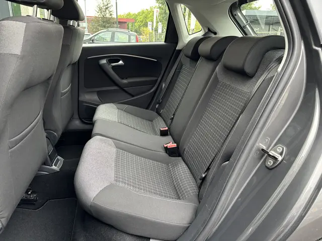 Volkswagen Polo 1.2 TSI Comfortline 2015 Benzine 12