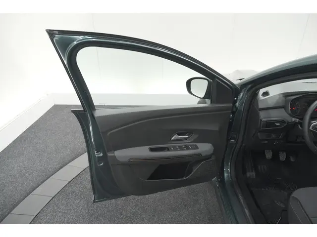 Dacia Jogger TCe 110 Extreme 2025 Benzine 77