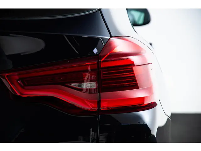 BMW X3 xDrive20i High Executive 2018 Benzine 51