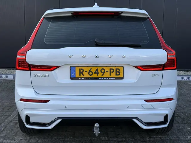 Volvo XC60 2.0 B5 R-Design 2022 Benzine 6