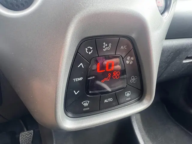 Toyota Aygo 1.0 VVT-i x-pose /Airco/Led/ 2017 Benzine 13