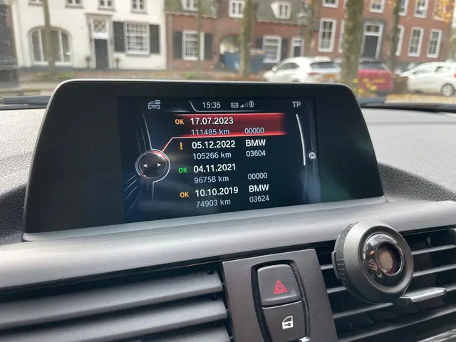 BMW 1 Serie 116i Executive 2014 Benzine 12