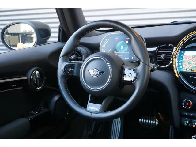 MINI 3-Deurs Cooper 2023 Benzine 24