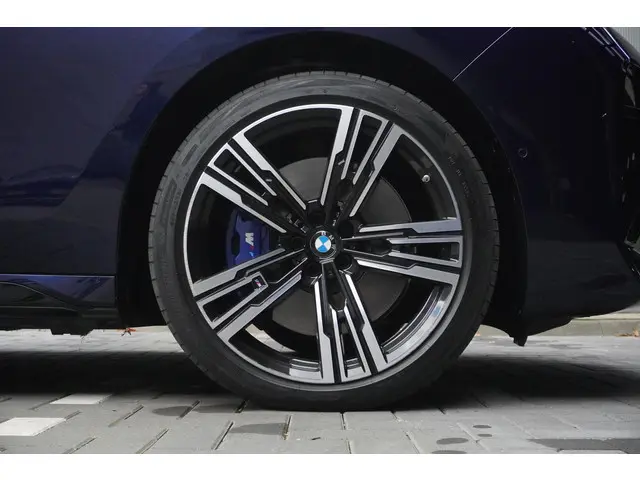 BMW 7 Serie M760e xDrive 2023 Hybride Benzine 6
