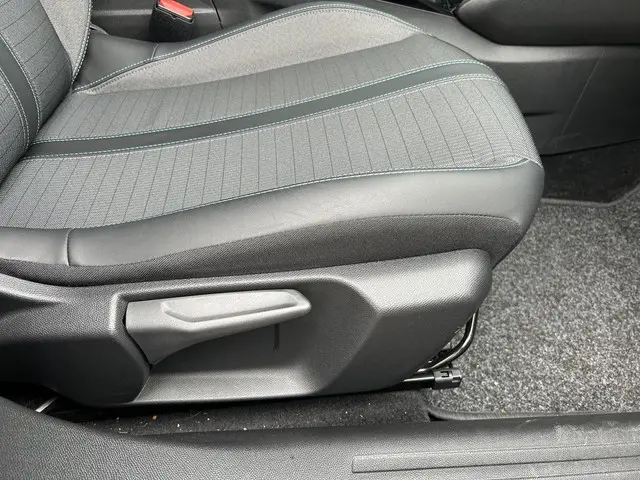 Peugeot 2008 1.2 Turbo 100 PK Allure Pack | 2021 Benzine 39