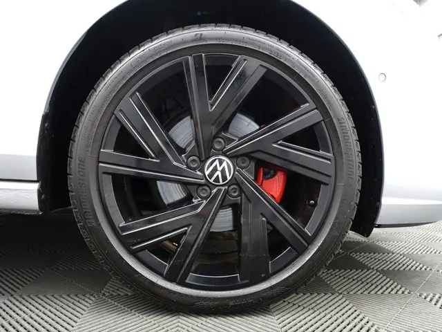 Volkswagen Golf 1.5 eTSI R Line Aut- 2020 Hybride Benzine 26