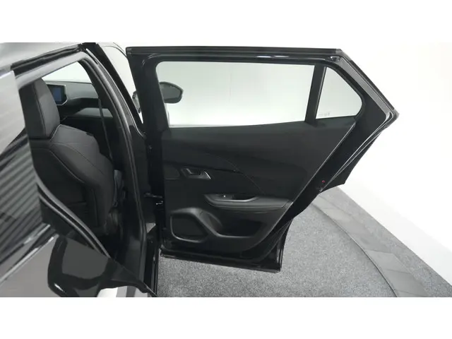 Peugeot 2008 PureTech 130 EAT8 GT 2024 Benzine 70