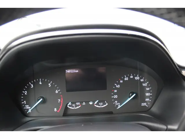 Ford Fiesta 1.0 EcoBoost Hybride Titanium 2023 Benzine 22