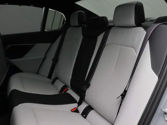 BMW M5 Sedan 2025 Hybride Benzine 10