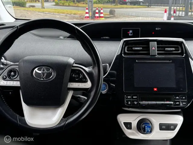 Toyota Prius 1.8 Business Plus 2017 Hybride Benzine 12