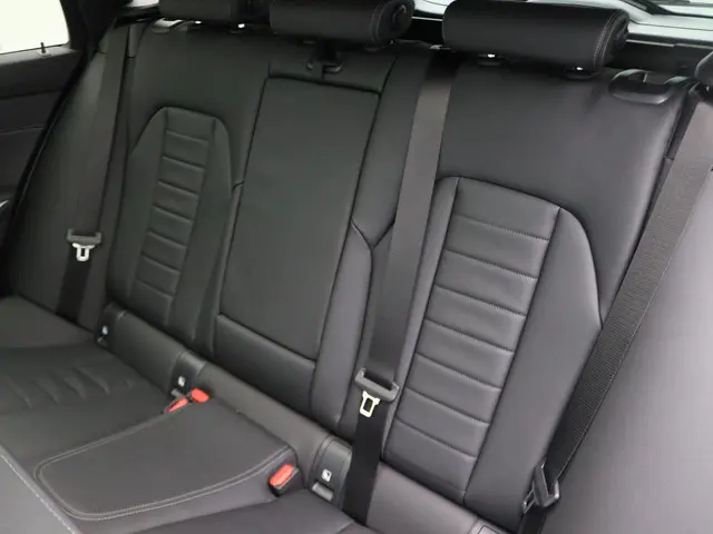 BMW 3 Serie Touring 330e 2024 Hybride Benzine 37