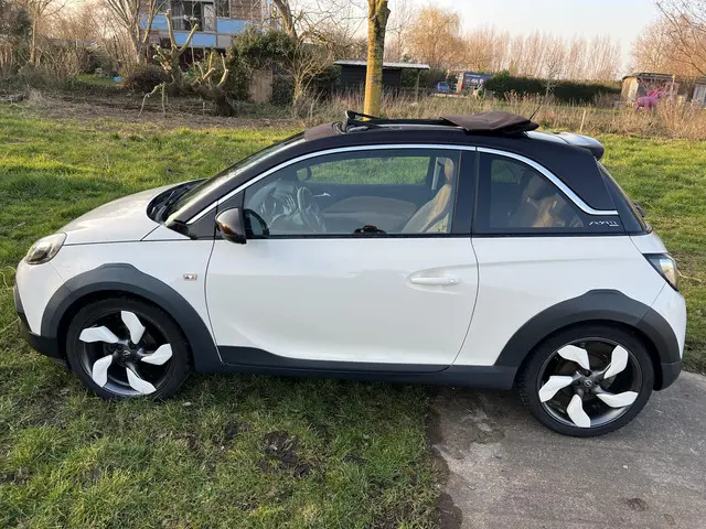 Opel ADAM 1.0 Turbo Rocks 2015 Benzine 9