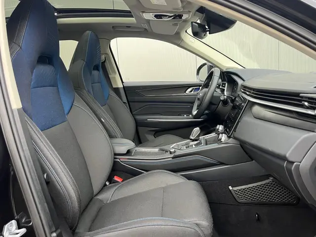 Lynk & Co 01 1.5 Pano / Key Less / NAP 2023 Hybride Benzine 17