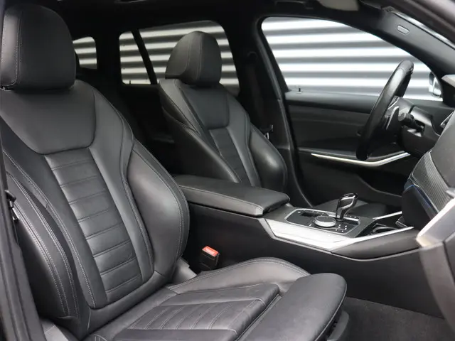 BMW 3 Serie Touring 330e 2021 Hybride Benzine 8