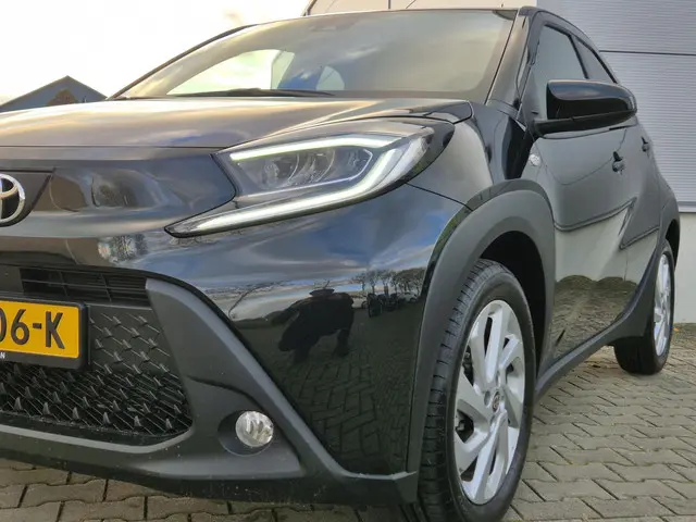 Toyota Aygo X 1.0 VVT-i S-CVT first 2025 Benzine 12