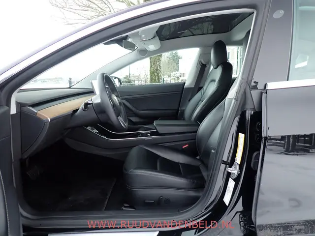 Tesla Model 3 SR+ 2020 Elektrisch 8