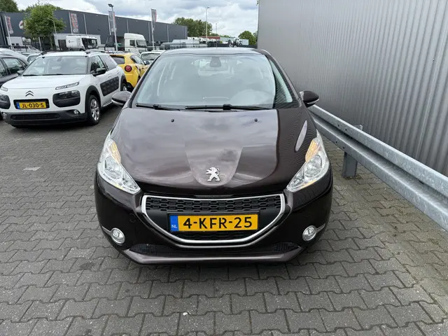 Peugeot 208 1.2 VTi Envy 2013 Benzine 7