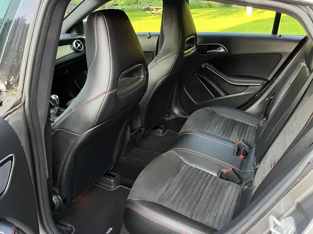 Mercedes-Benz CLA 180 AMG Line 2017 Benzine 11