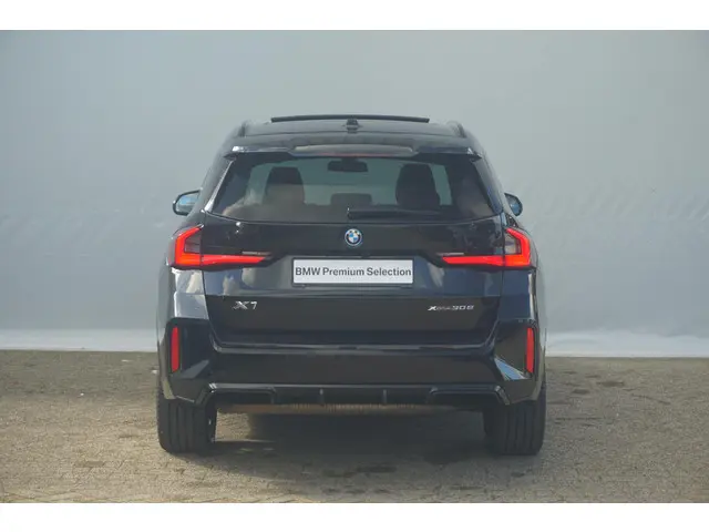 BMW X1 xDrive30e 2024 Hybride Benzine 4