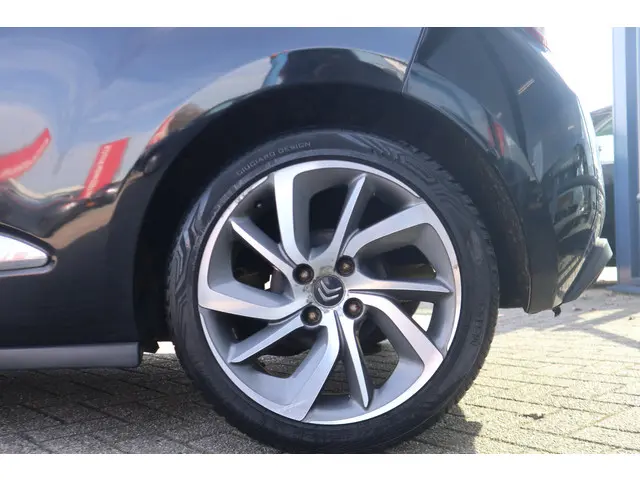 DS DS 3 1.2 PureTech Business 2014 Benzine 34