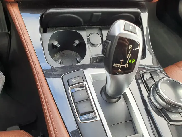 BMW 5 Serie Touring 528xi High Executive 2014 Benzine 14