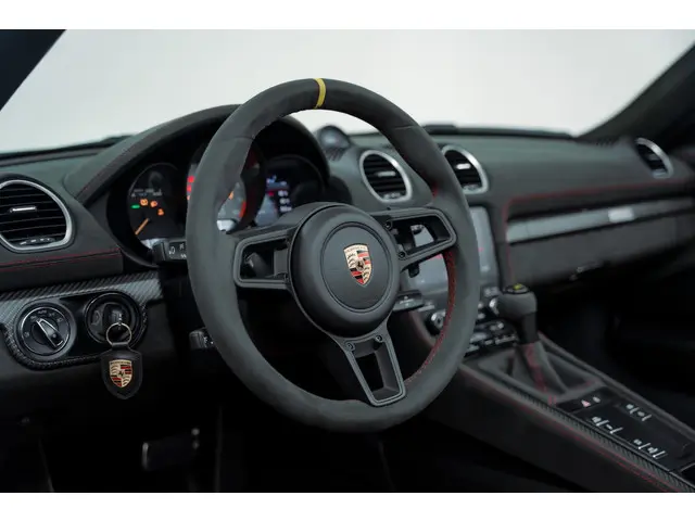 Porsche 718 Spyder RS 2024 Benzine 35