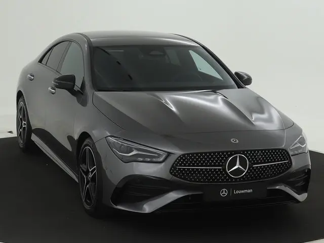 Mercedes-Benz CLA 180 AMG Line 2024 Hybride Benzine 22