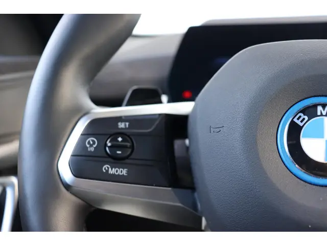 BMW iX2 xDrive30 67 kWh 2024 Elektrisch 19