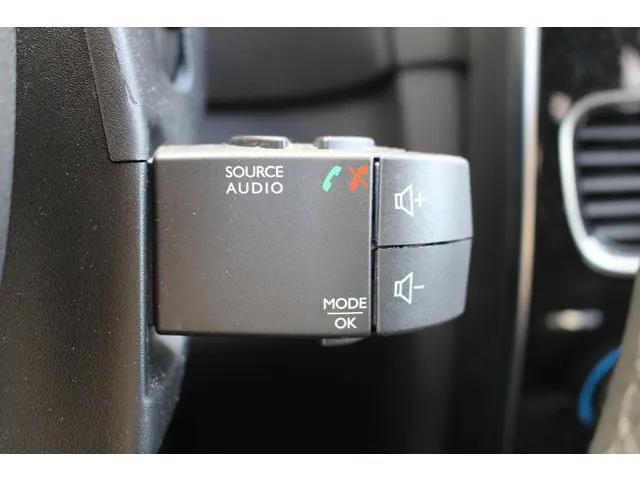 Renault Clio Estate 0.9 TCe Limited 2018 Benzine 23