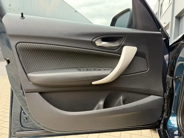 BMW 1 Serie 116i Essential 2015 Benzine 10