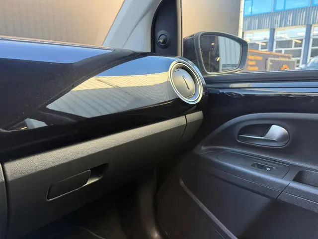 Volkswagen up! 1.0 move up! BlueMotion 2016 Benzine 34