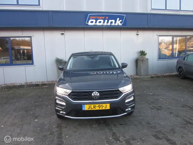 Volkswagen T-Roc 3