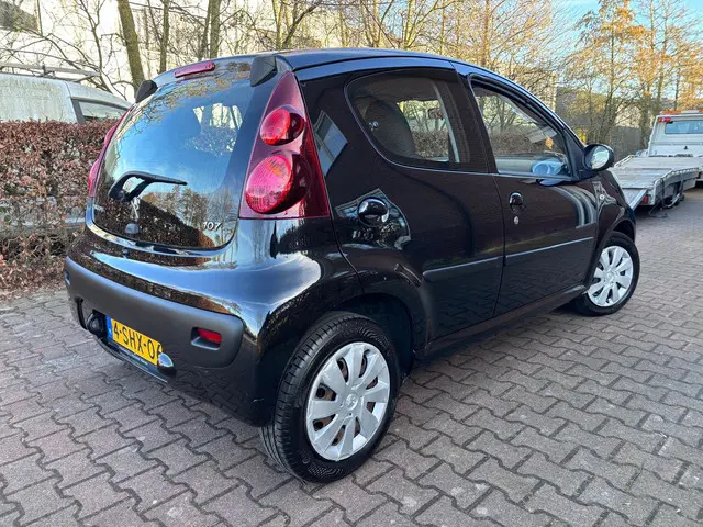 Peugeot 107 1.0 Active 2013 Benzine 3