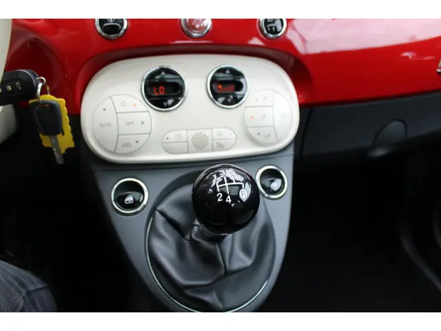 Fiat 500 1.2 Lounge, Navi, Clima, 73924km 2016 Benzine 19