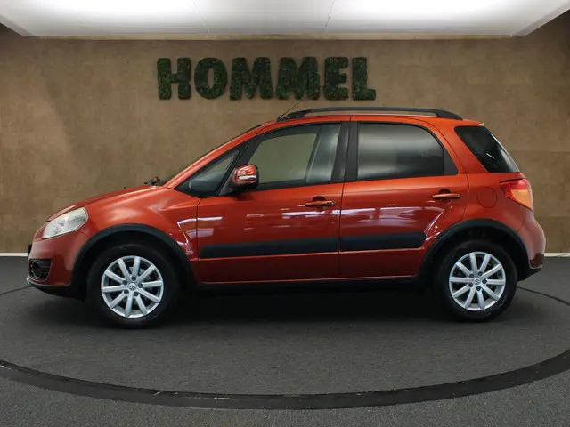 Suzuki SX4 1.6 Executive 2013 Benzine 10