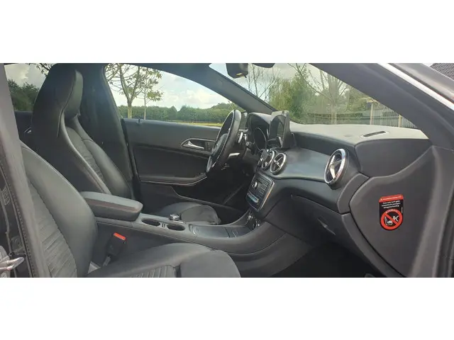 Mercedes-Benz CLA 180 2018 Benzine 10