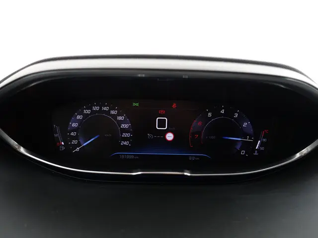 Peugeot 3008 1.2 PureTech Allure- 2018 Benzine 18