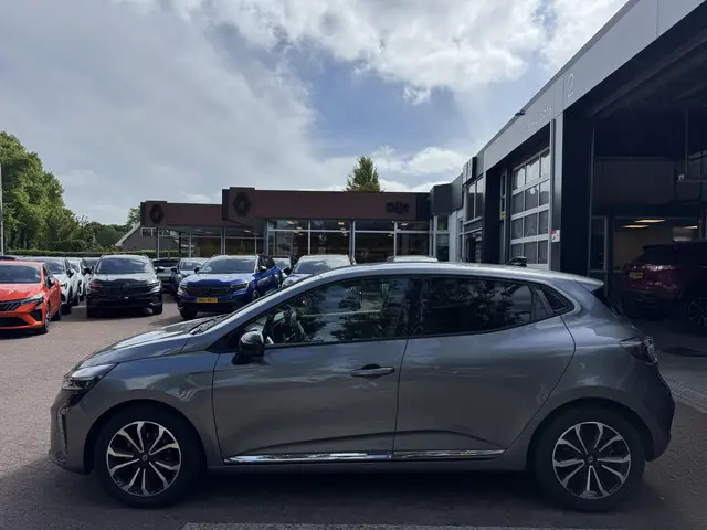 Renault Clio 1.0 TCe 90 GPF techno 2024 Benzine 9