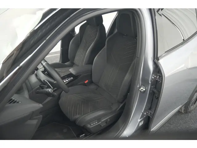 Peugeot 2008 PureTech 130 EAT8 GT 2024 Benzine 27