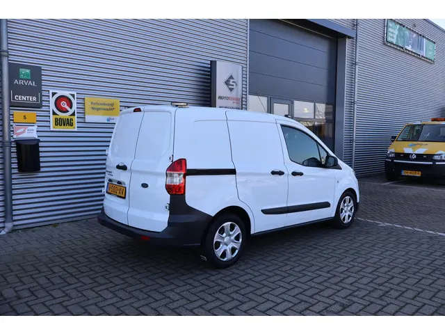 Ford Transit Courier 1.5 TDCI Trend 2019 Diesel 9