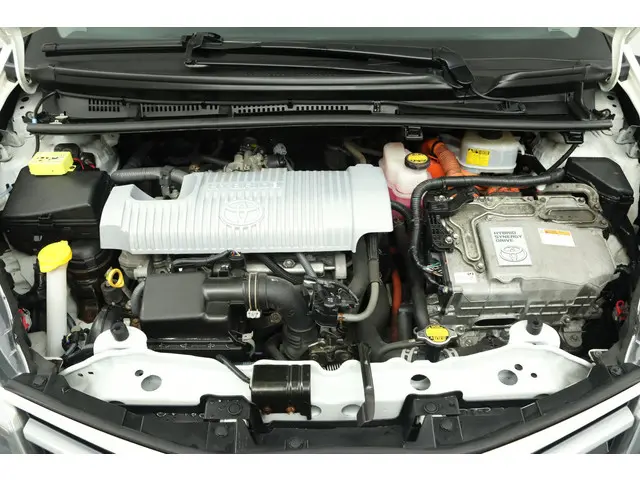 Toyota Yaris 1.5 Hybrid Lease 2015 Hybride Benzine 35